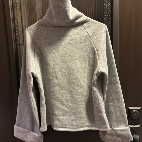 Dee Elly Sweatshirt - Picture 5 of 6